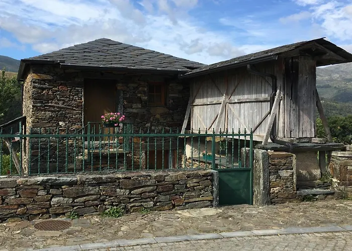 Palheiro Do Vale Do Paiva * Cabril (Viseu)